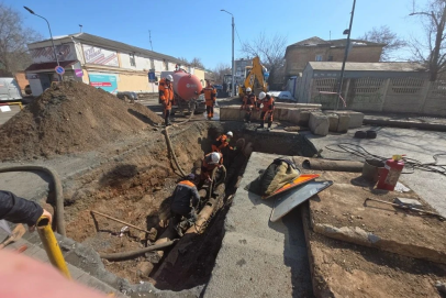 Центр Оренбурга стоит в пробках: на улице Максима Горького ремонт