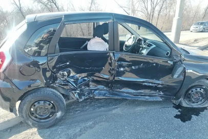 Столкнулся с автоледи. В ДТП на Донгузской в Оренбурге пострадали два водителя