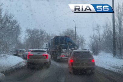 Оренбург во власти ледяного плена: город встал в утренних пробках