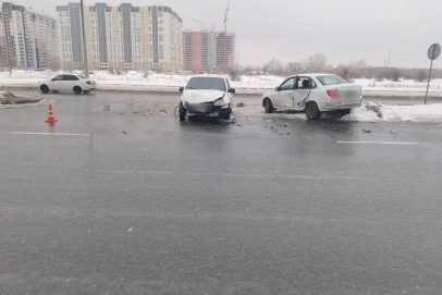 «Лады» бьются. Три человека пострадали в ДТП на проспекте Победы в Оренбурге
