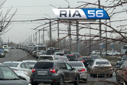 Оренбург едет и стоит: пробки на Загородном шоссе и в районе Цвиллинга