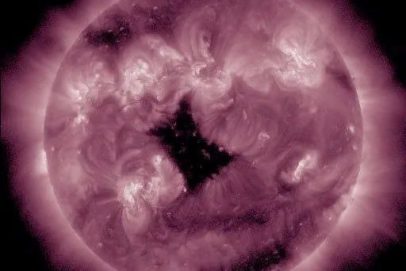 Надвигается магнитная буря уровня G2. Земля в ожидании двойного удара