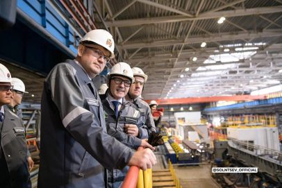 В день рождения «Уральской Стали» Солнцев пожелал металлургам оставаться опорой Оренбуржья