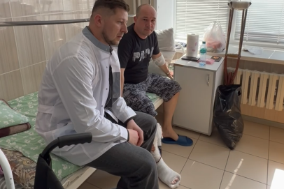 Юрий Мироненко навестил попавших в больницу Орска с ранениями сотрудников полиции