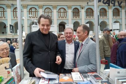 Эрнст и Бардин. Кто еще посетил оренбургский стенд на книжной выставке в Москве