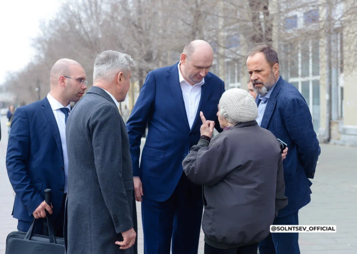 Солнцев и полпред Комаров прогулялись по центру Оренбурга