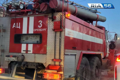 10 человек спасли из горящего дома в селе Никольское под Оренбургом