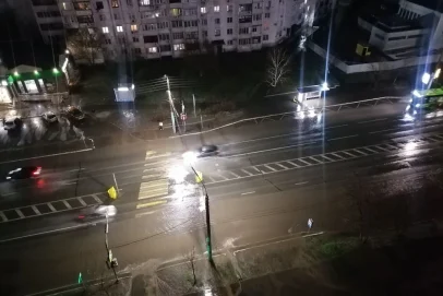 Улица Терешковой превратилась в реку: мощный шторм обрушился на Оренбург