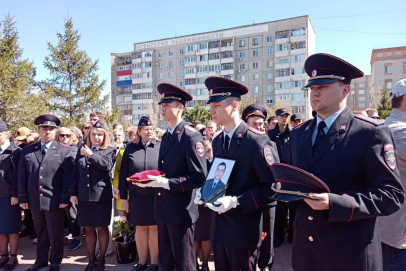В Оренбуржье проститься с погибшим Никитой Гнусиным пришли раненные полицейские  