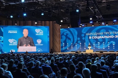 Дмитрий Медведев поручил создать правовую основу для защиты муниципальных служащих РФ