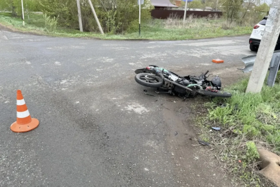 В селе под Оренбургом пенсионерка на «Мазде» снесла подростка на мопеде