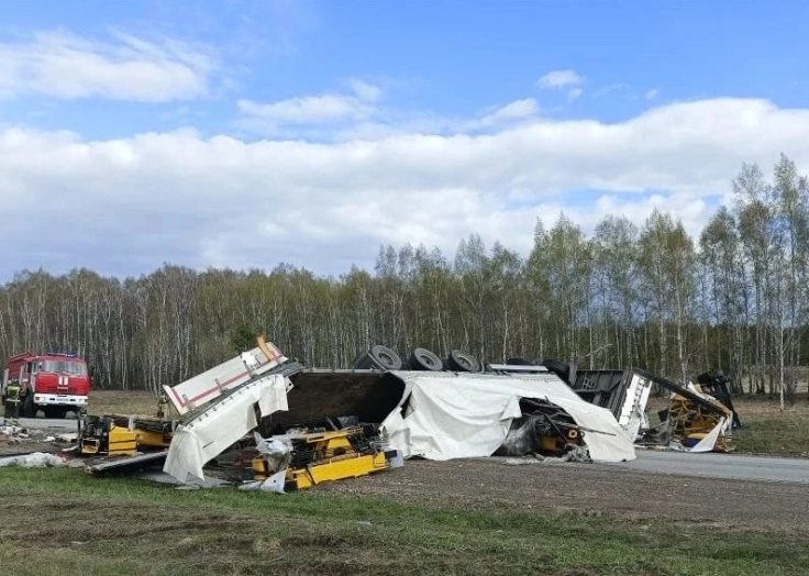 ДТП на трассе М-5 «Урал»: в Северном районе перевернулся грузовик с прицепом