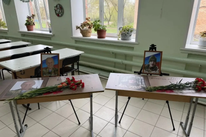 Участнику группы «Контингент» и еще 5 оренбуржцам открыли в школах «Парты Героя»