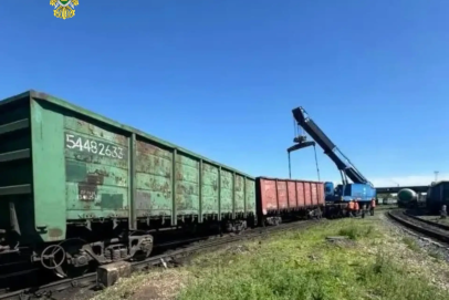 В Оренбургской области сошли с рельсов два груженных полувагона