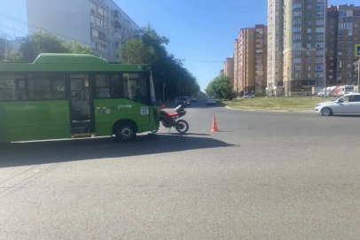 В Оренбурге на Джангильдина 16-летний мотоциклист «воткнулся» в автобус