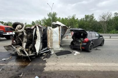 Под Оренбургом «Газель» сбила ремонтирующих на обочине машину мужчин, один погиб