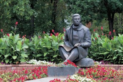 30 лет назад в Оренбурге был открыт памятник поэту-герою Мусе Джалилю