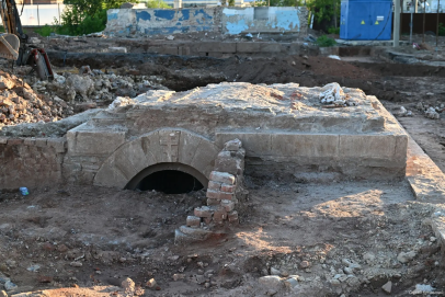 Сенсационные находки в Оренбурге: за музеем на Набережной нашли старинную усыпальницу