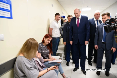 Солнцев оценил капремонт в поликлинике Сакмарской районной больницы