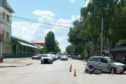 Бьются чуть ли не каждый день: в Бузулуке в ДТП чуть не погиб мотоциклист