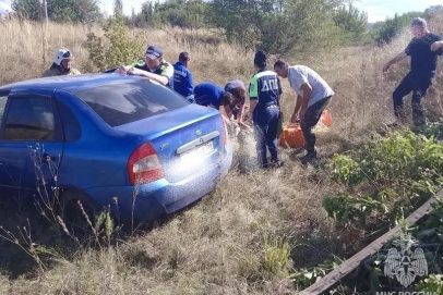 Два человека погибли под Сорочинском, когда ВАЗ вылетел в кювет