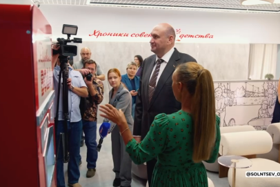 Солнцев открыл в Гае интерактивный центр «Хроники советского детства»