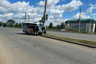 В Оренбурге в ДТП с маршруткой пострадали водитель и три пассажира