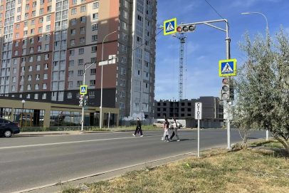 В Оренбурге установили новый светофор на улице Неплюева