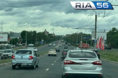 В пятницу утром в Оренбурге образовались пробки в разных частях города