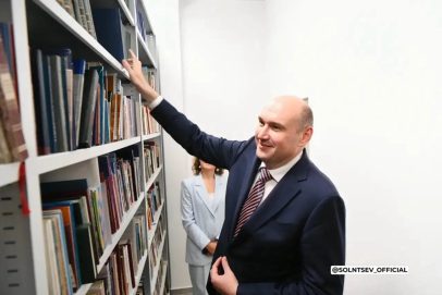 Губернатор Евгений Солнцев открыл обновленную библиотеку в Орске