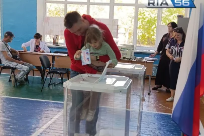 Праздничная атмосфера и первые выборы: в Оренбурге продолжается голосование