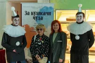 За кулисами «Пьеро»: в Оренбурге открылась выставка к 35-летию легендарного театра