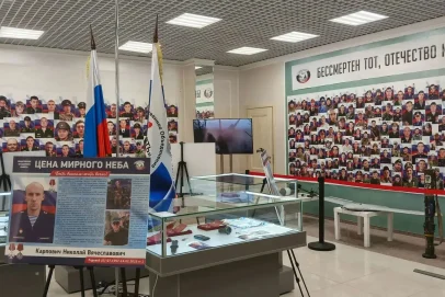 В оренбургском ТРЦ «Армада-2» открылась выставка, посвящённая погибшим героям СВО