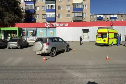 В Орске водитель иномарки сдавал назад и наехал на 78‑летнюю пенсионерку
