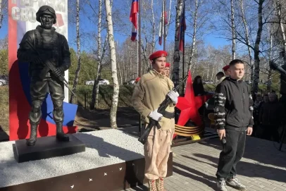 В Асекеевском районе увековечили память героев: землякам-участникам СВО открыли памятник