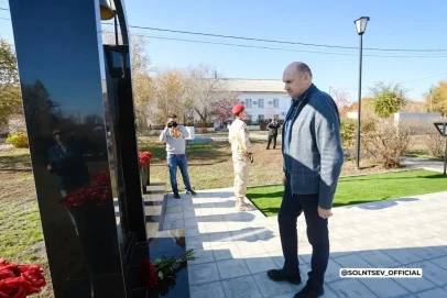 Ремонт школы и развитие образования: Евгений Солнцев побывал в Адамовском районе