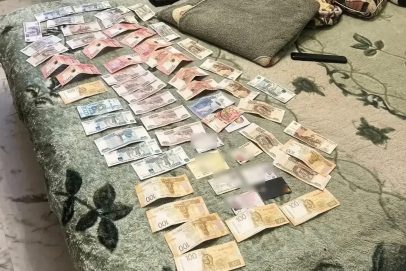 Украл портмоне из такси: оренбуржец купил себе телефон на ворованные деньги