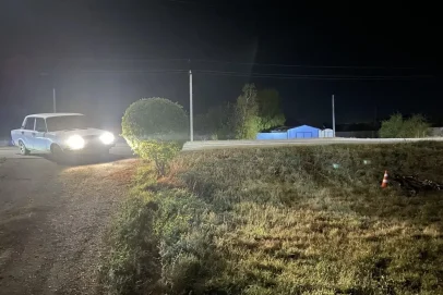 Под Оренбургом подросток на электровелосипеде попал в больницу после ДТП с «семеркой»