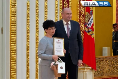 Евгений Солнцев вручил награды лучшим педагогам Оренбуржья